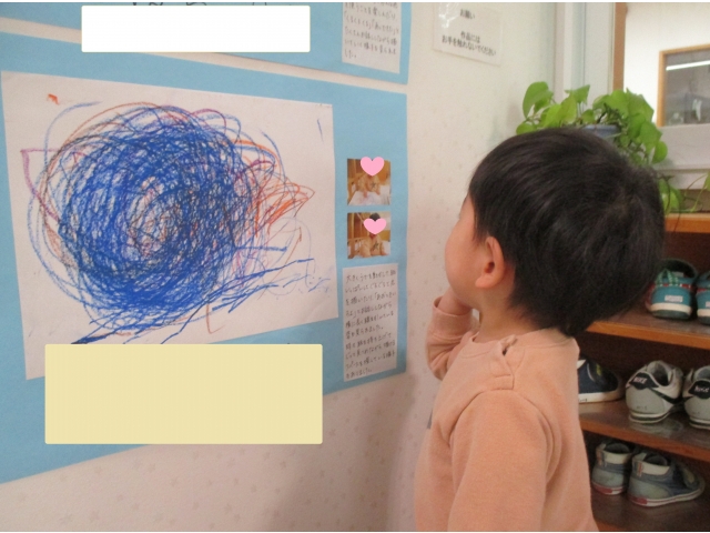 自分の作品を見ています！