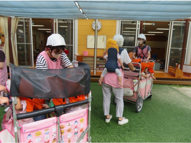 避難車に乗ります！