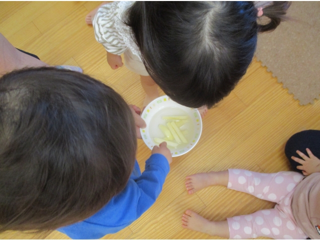 魔法のお水に入れるよ。