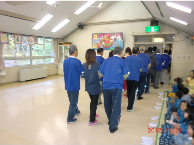 退場する背中も
　　頼もしく見えますね