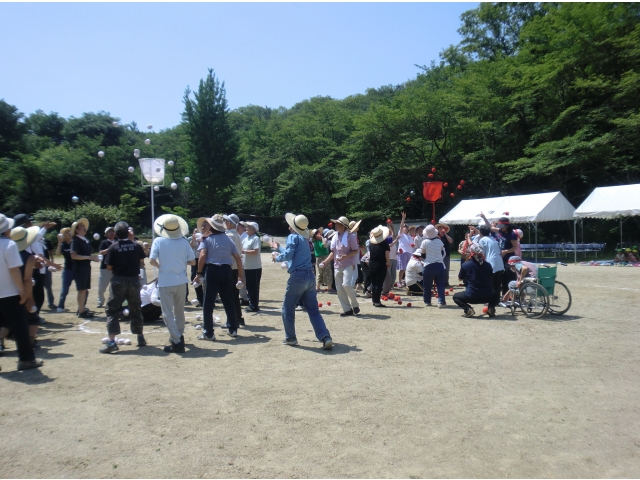 最初の競技は玉入れだ！