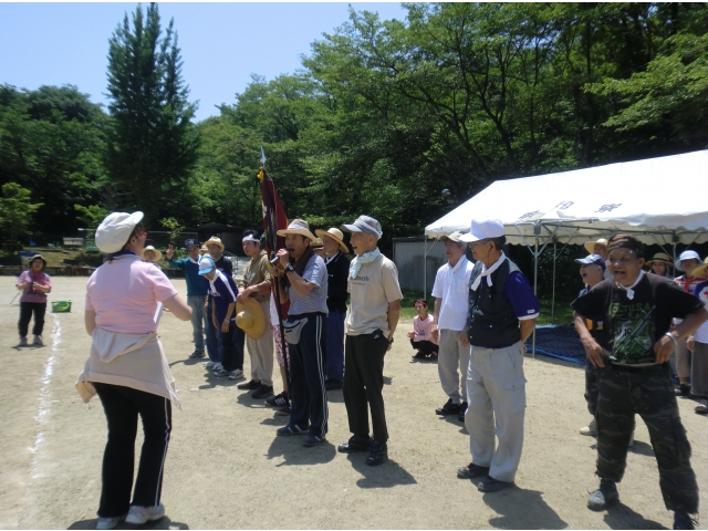 白組代表の手に優勝旗が渡りました！