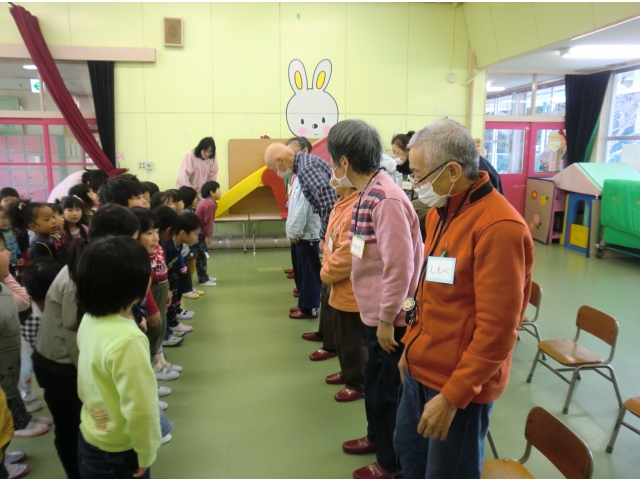 保育園の園児さん達との挨拶です。