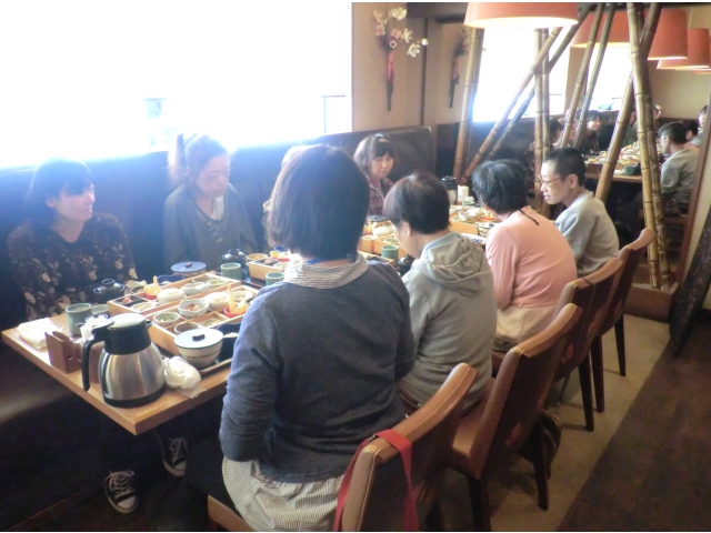 何から食べようかと思案中