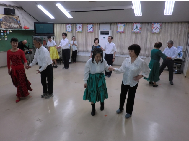 軽やかにステップを踏んで