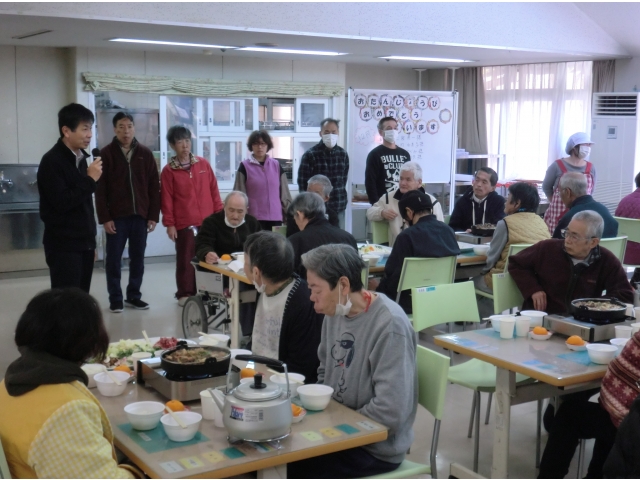 誕生日の歌を歌いながら目の前のすき焼きが…　　　　