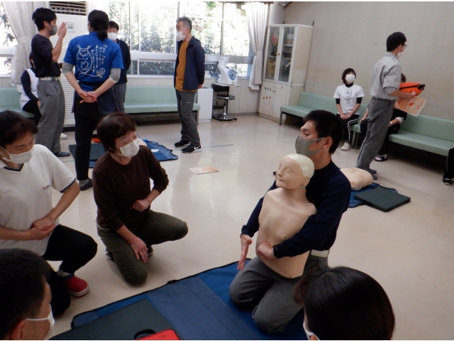 最後にハイムリック法も指導していただきました。