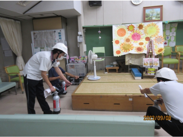 集会室から発火です！