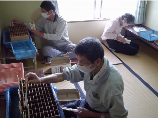 箸入れ作業