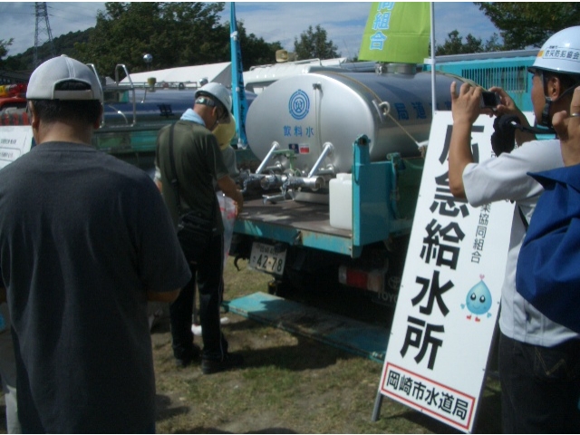 給水車による応急給水訓練