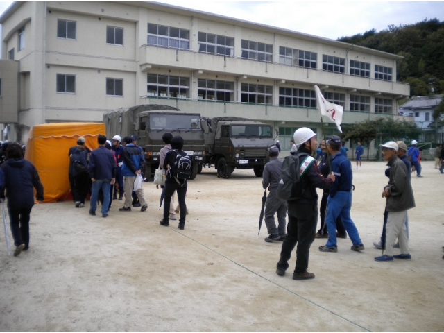 自衛隊の車両もあります。