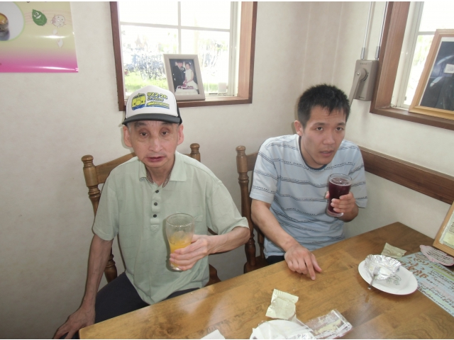 ケーキを食べて大満足！！