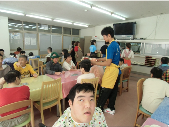 皆さん！ゴハンですよ～
