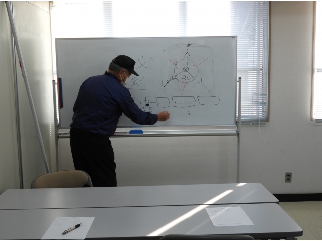 電車内では進行方向の一番後ろが比較的安全