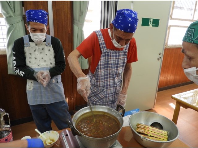 カレー作りに挑戦！