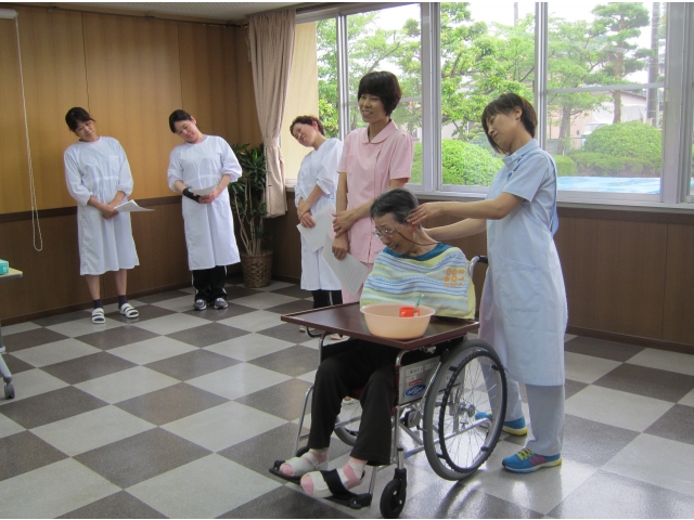 摂食・嚥下体操の様子