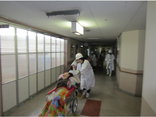 迅速に利用者さんを避難誘導します