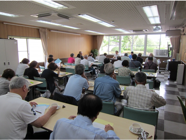 施設見学に総勢３１名来所されました。