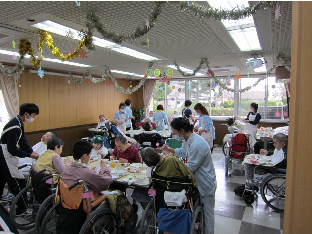 第一部は食事会