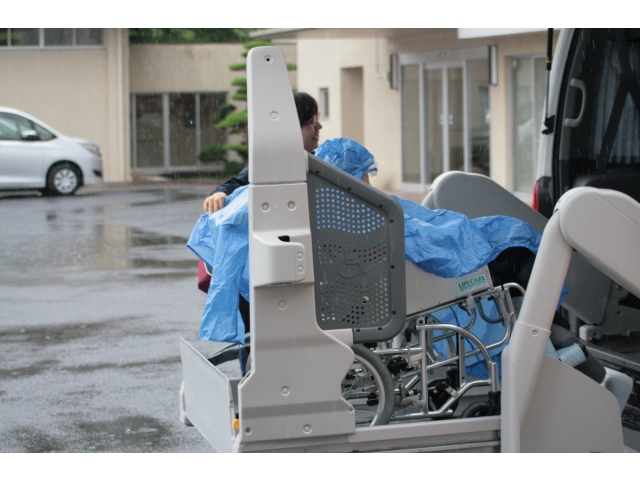 雨の中の避難です