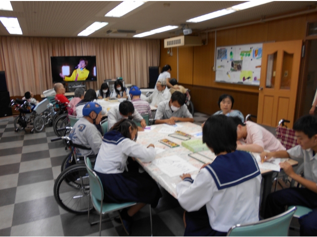 集会室に沢山集まりました(^^♪