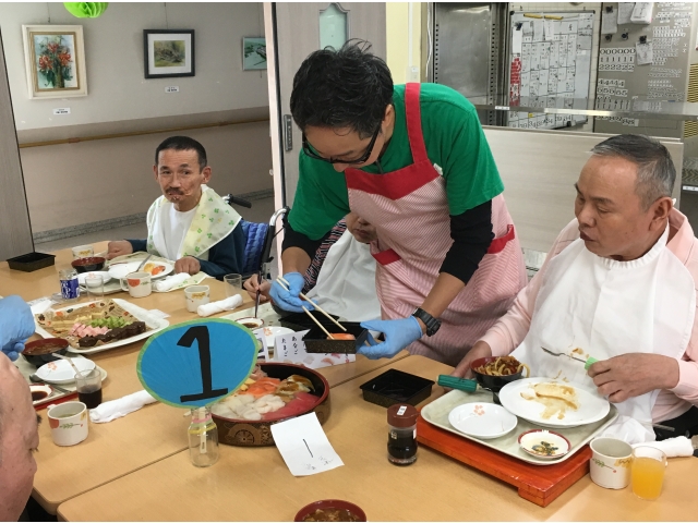お寿司、
おかわり～！
