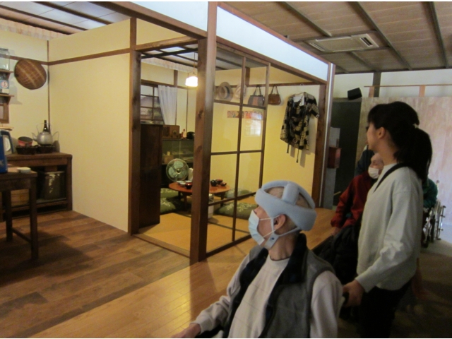 学校の中見学です