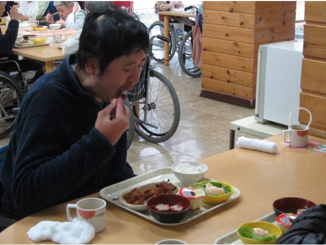 ホタルが“舞”う田んぼから