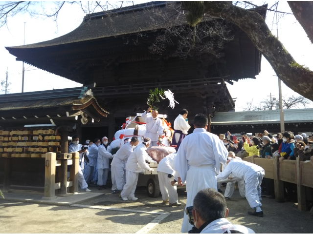 大鏡餅楼門通過