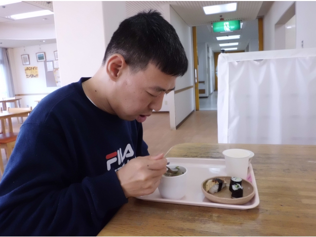 茶わん蒸しにケーキまで付いて、豪華です（2つの16分音符）