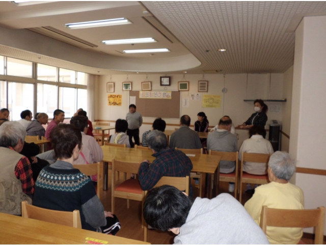 利用者様、班長に伝えたい事を伝えている最中です。