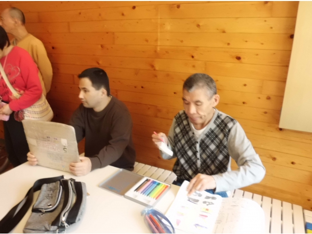 絵を描いています