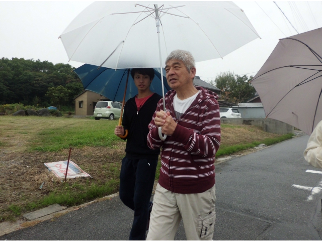 あいにくの雨の中、コンビニへ行きました。