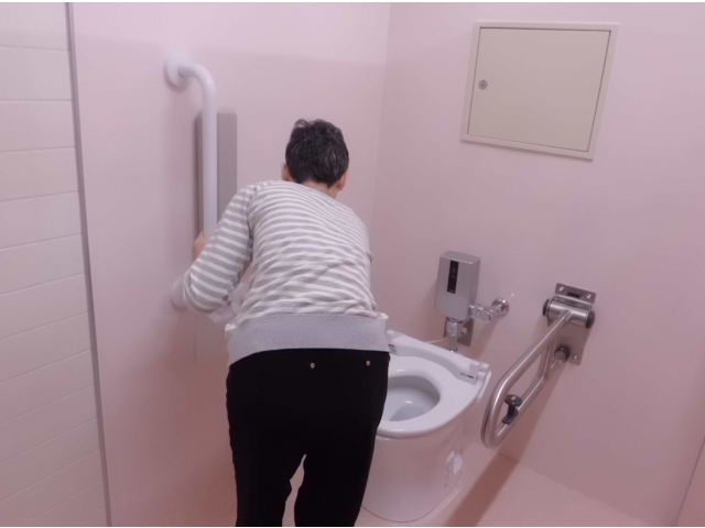 手すりをつたって行けばとっても安全。