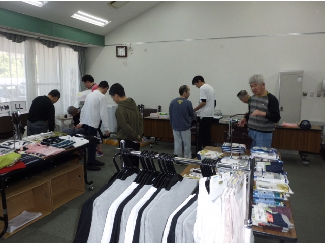 どんな服があるかなぁ～？