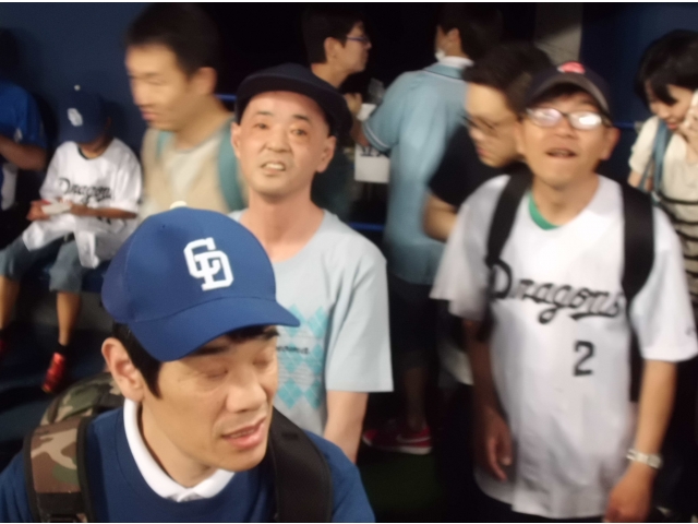 選手がさっきまで座っていたベンチ♫