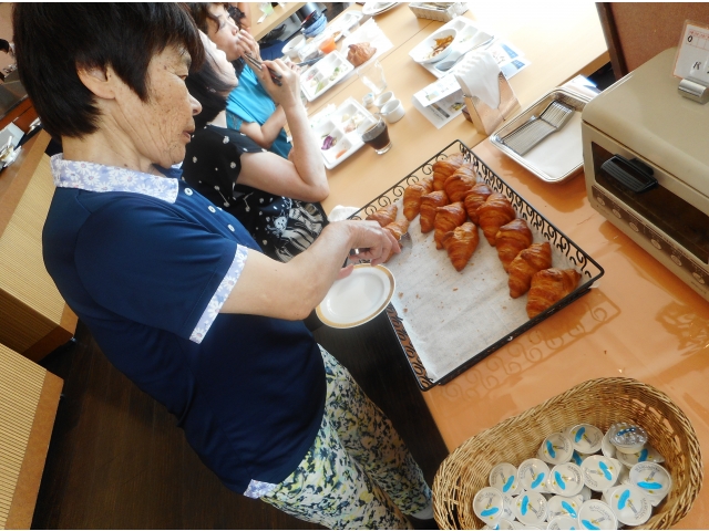 このパン美味しそ～2個食べよ♪