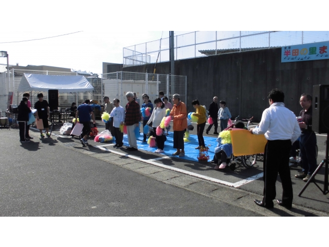 みんなで元気よく歌うよ！（｀・ω・´）