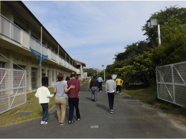 雨天時や冬場は集会室にて実施しています。