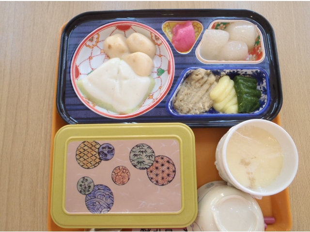 ソフト食の方も彩りよく🍱