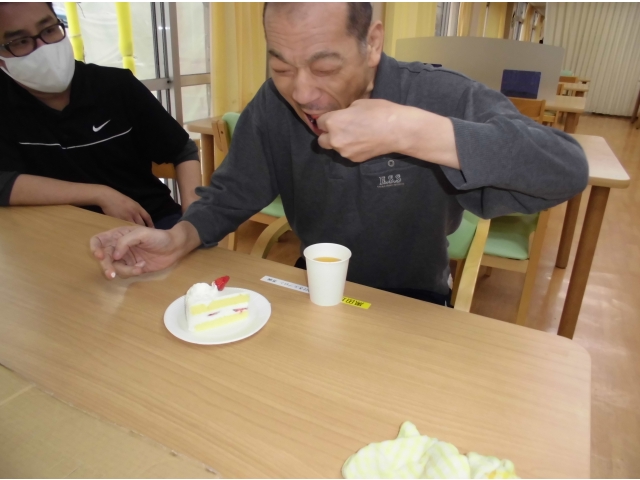 ケーキおいしいね。