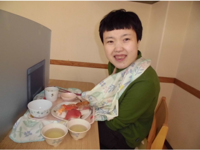 自席で食べられる方も満面の笑みです😊