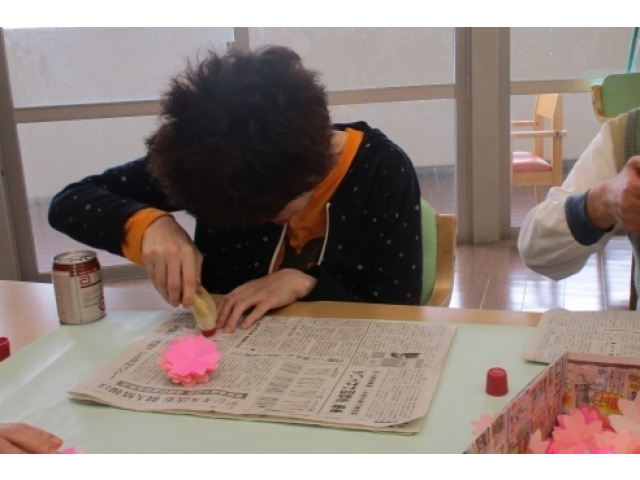 小さい花を貼り付けて行くのも楽しいね(ﾟ∀ﾟ)