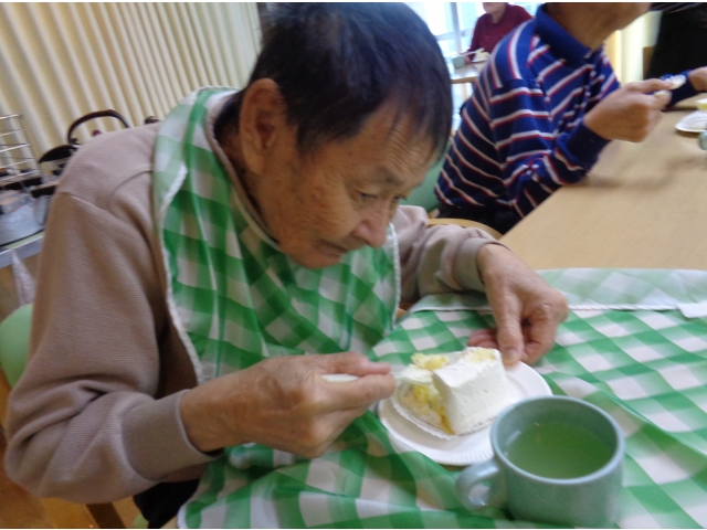 どこから食べようかな。
