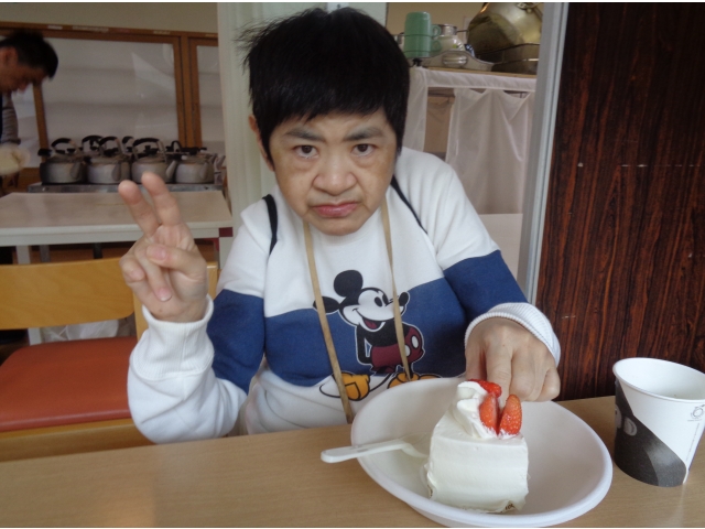 イチゴのケーキ。　ピース✨