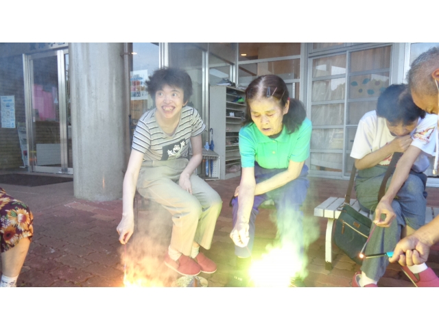夜は花火を楽しみました♪