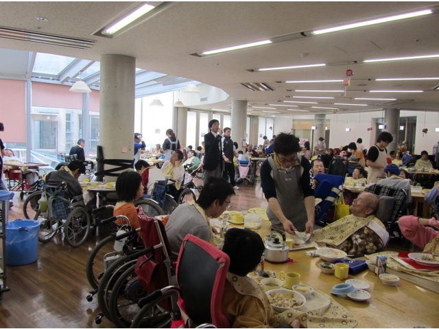 『観桜会、始まり』
　所長、あいさつ