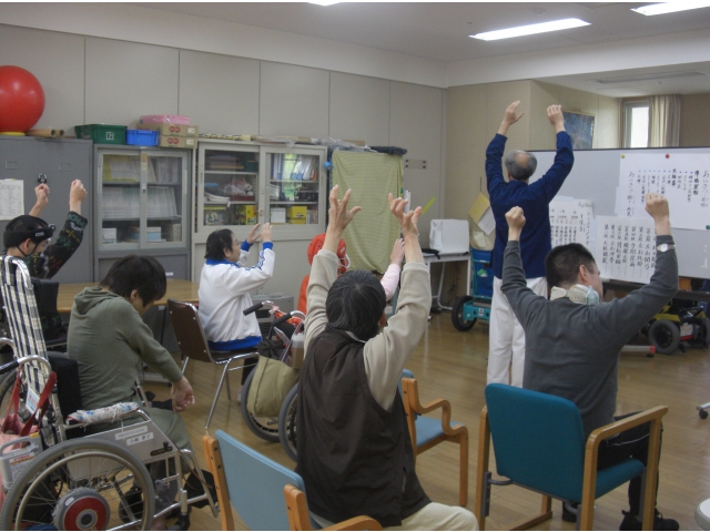 深呼吸しながら伸びます