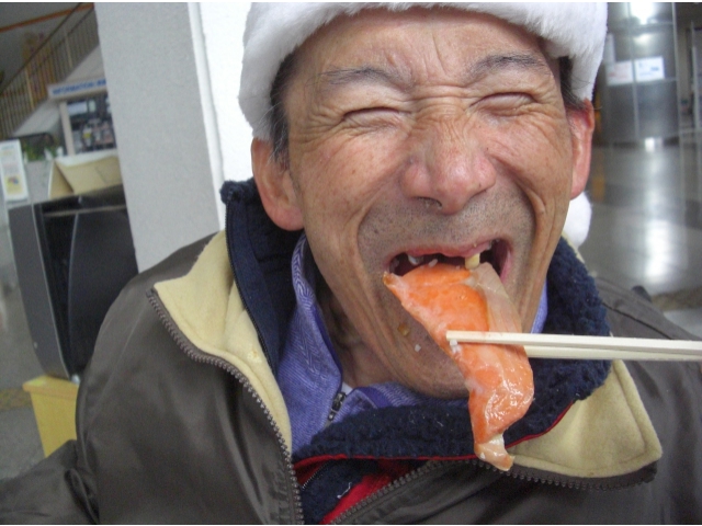 しゃけ弁当うま～い！