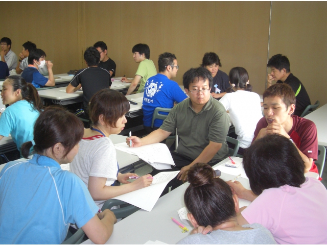 日頃の介助方法での課題や解決策などを話し合いました。